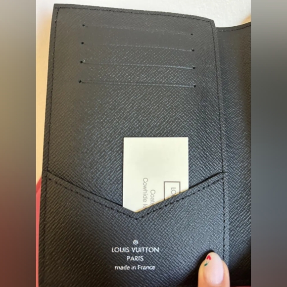 Louis Vuitton Passport Cover - Picture 6 of 8